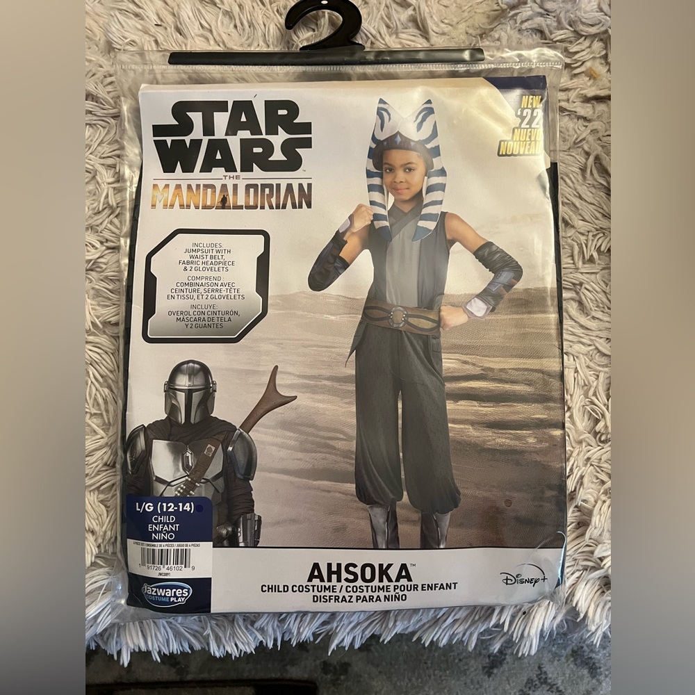 Brand new ,size 12-14.  AHSOKA character Mandalorian  kids costume.